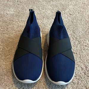 Navy and blue Tory sport shoe size 9